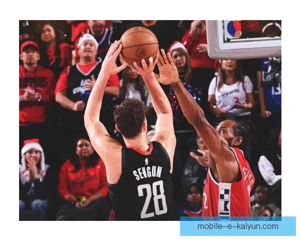 乌度卡末节换人再引争议球迷直呼看不懂优势拱手让人非首次_4gnap7c6